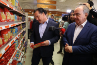 Γεωργιάδης - Παπαθανάσης: Επίσκεψη σε καταστήματα των αλυσίδων Bazaar και Γαλαξίας