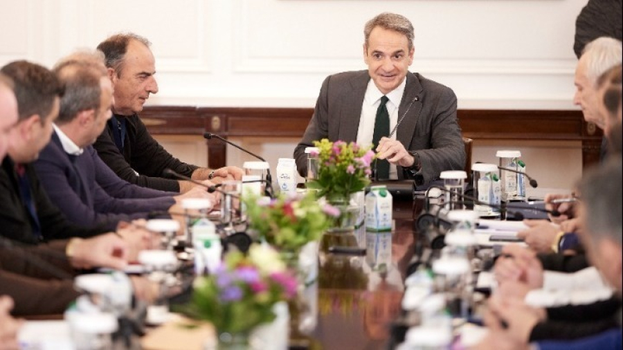 Τετράωρη σύσκεψη Μητσοτάκη με αγρότες: Στο τραπέζι ρεύμα, καύσιμα και επιδοτήσεις