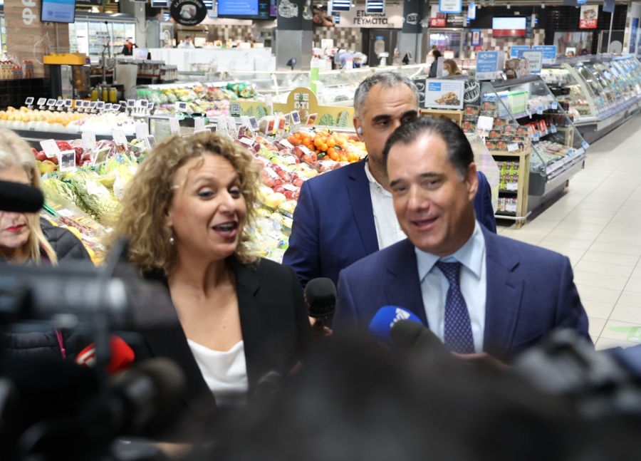 Γεωργιάδης: Ξεπουλάει το καλάθι του νοικοκυριού - Πέφτουν οι τιμές