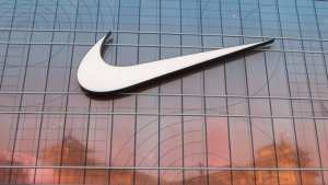 Nike: Περικοπές θέσεων και «ψαλίδι» $2,5 δισ. – Σε ελεύθερη πτώση η μετοχή