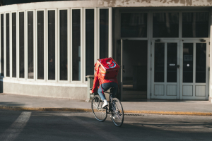 efood: Oι διανομείς βαθμολογούν θετικά τη συνολική συνεργασία τους με την εταιρεία