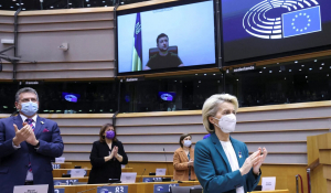 Φον ντερ Λάιεν σε Ζελένσκι: Έχετε την αμείωτη στήριξη της ΕΕ