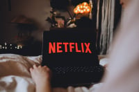 Netflix: Μεγάλη αύξηση συνδρομητών στο τρίμηνο και άνοδος 10% για τη μετοχή