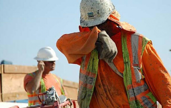 ΓΣΕΕ: Οδηγίες για την αντιμετώπιση της καταπόνησης εργαζομένων, λόγω υψηλών θερμοκρασιών