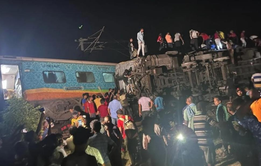 Ινδία: Πάνω από 280 οι νεκροί από σύγκρουση τρένων