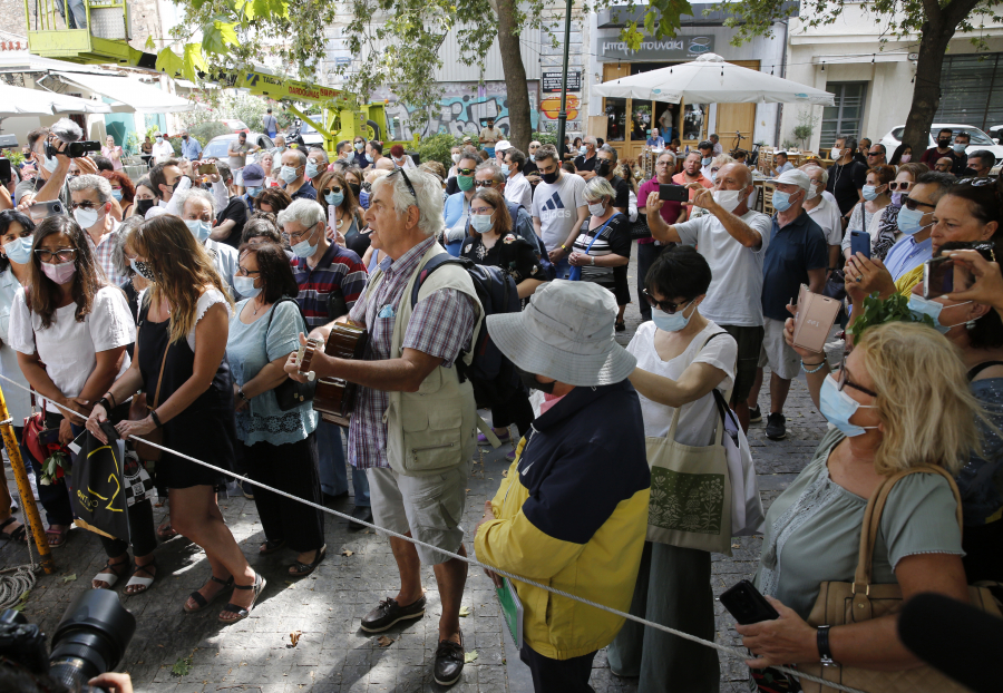 Στη Μητρόπολη Αθηνών η σορός του Μίκη Θεοδωράκη - Ξεκίνησε το λαϊκό προσκύνημα