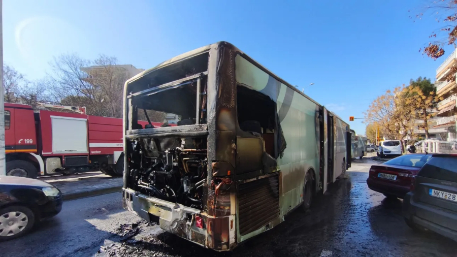 Θεσσαλονίκη: Φωτιά σε λεωφορείο – Αποβιβάστηκαν έγκαιρα οι επιβάτες