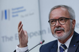 Χόγιερ (ΕΤΕπ): Ακόμα και 1 τρισ. ευρώ ίσως χρειαστούν για την ανοικοδόμηση της Ουκρανίας