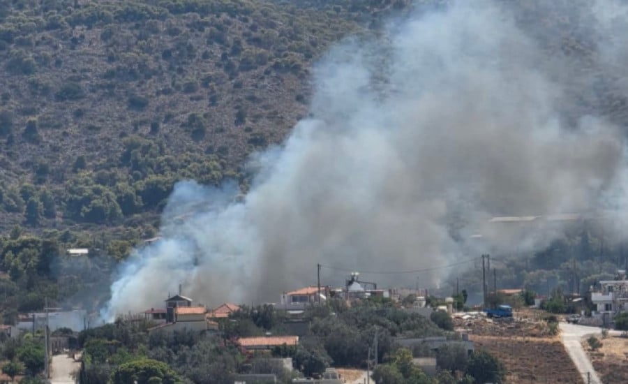 Πυρκαγιά στα Αμπελάκια Σαλαμίνας