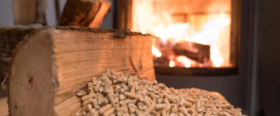 Αυξάνεται η ζήτηση των νοικοκυριών για καυσόξυλα και πέλλετ