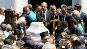 Το «τελευταίο αντίο» στη Λένα Σαμαρά στο Α' Νεκροταφείο