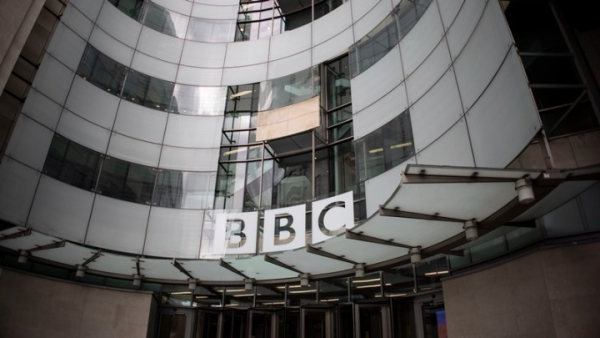Το BBC θα καταργήσει 2000 θέσεις εργασίας, μεταδίδουν βρετανικά ΜΜΕ