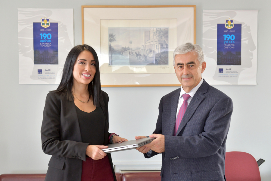 JTI: Προσφορά εξοπλισμού στην ΑΑΔΕ για την περιστολή του λαθρεμπορίου καπνικών