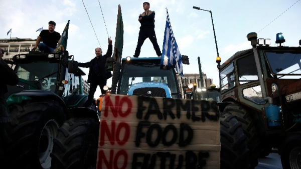 Στο Σύνταγμα οι αγρότες - Στο συλλαλητήριο συμμετέχουν συνδικάτα εργαζομένων