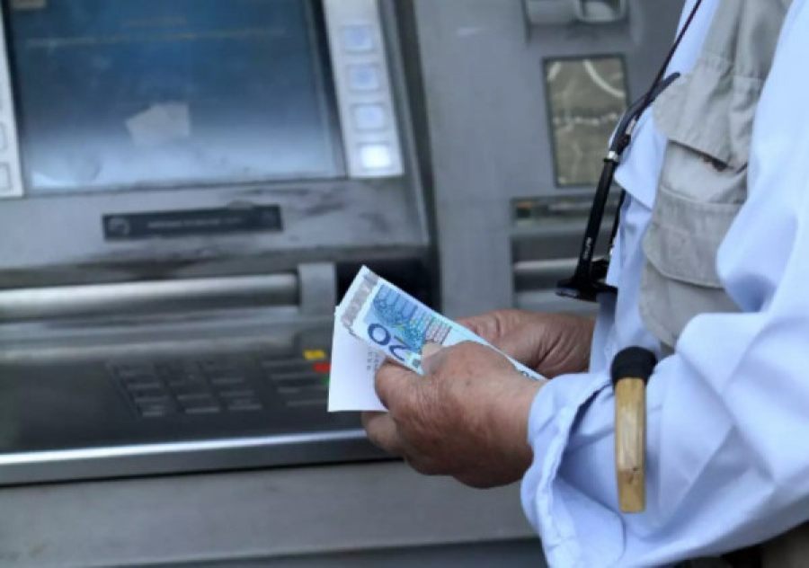 Συντάξεις: Πιστώνονται σήμερα τα αναδρομικά από τον ΕΦΚΑ