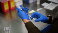 Κορονοϊός: Ο ΕΜΑ εκφράζει αμφιβολίες για την ανάγκη χορήγησης 4ης δόσης εμβολίου