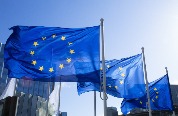 Κομισιόν: Μεγαλύτερη ευελιξία στη μείωση του χρέους, αλλά με στόχο το 60% του ΑΕΠ