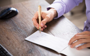 Αναστολή πληρωμής επιταγών Απριλίου: Ποιους ΚΑΔ αφορά (λίστα)