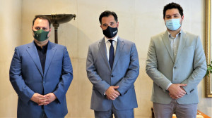 Από αριστερά ο παραιτηθείς Παναγιώτης Σταμπουλίδης, ο υπουργός Ανάπτυξης και Επενδύσεων Άδωνις Γεωργιάδης και ο νέος ΓΓ Εμπορίου, Σωτήρης Αναγνωστόπουλος.