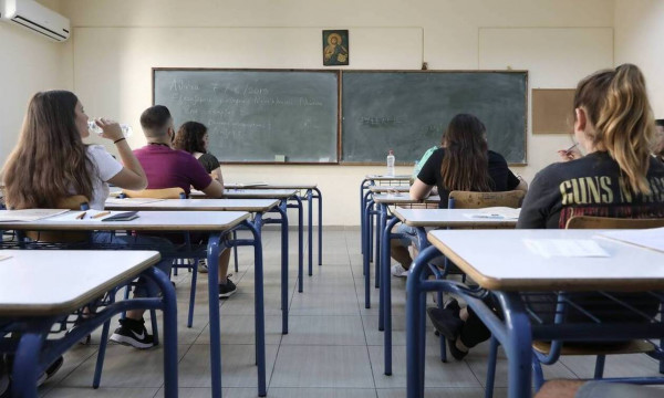 Σχολεία: Καραντίνα 10 ημερών από την εμφάνιση συμπτωμάτων για μαθητές και εκπαιδευτικούς