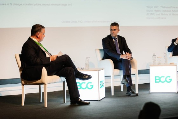 Από αριστερά: Βασίλης Αντωνιάδης, Managing Director and Senior Partner, BCG και Χρίστος Δήμας, Υπουργός Υποδομών και Μεταφορών