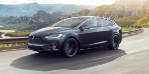 Tesla: Ανακαλεί σχεδόν 55.000 οχήματα Model X για λόγους ασφαλείας