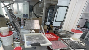 Κύκλωμα παρασκεύαζε και διακινούσε παράνομα φαρμακευτικά σκευάσματα σε φαρμακείο στο Χαλάνδρι - 14 συλλήψεις