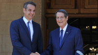 Στην Κύπρο ο πρωθυπουργός - Συνάντηση με Ν. Αναστασιάδη