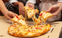 H πιτσαρία που έδωσε 5140 πίτσες δωρεάν!