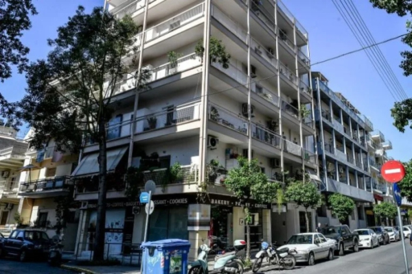 Γυναικοκτονία στην Καλαμάτα: Στον ανακριτή ο 41χρονος δράστης – Παραμένουν στο νοσοκομείο τα παιδιά