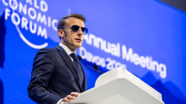 Εμανουέλ Μακρόν: «Προτιμάμε τον σεβασμό από τους νταήδες»