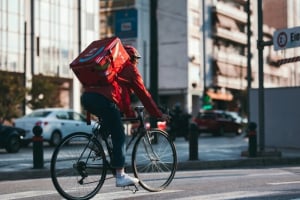 Efood: Οι διανομείς του αξιολογούν θετικά τη συνεργασία τους με την εταιρεία