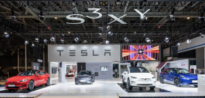 Tesla: Επιθετικές εκπτώσεις σε ΗΠΑ και Ευρώπη με στόχο την αύξηση πωλήσεων