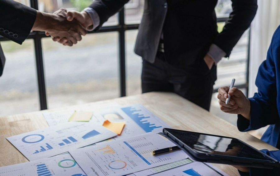 Εξαγορές και συγχωνεύσεις: Ιστορικό ρεκόρ 20,7 δισ. ευρώ