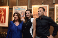 Η Όλγα Κεφαλογιάννη εγκαινίασε την έκθεση «Μνήμη και Ορίζοντας» στα 50 έτη του Radisson Blu Park Hotel Athens