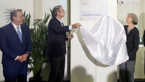 Μητσοτάκης στην ονοματοδοσία αίθουσας του ΥΠΕΝ σε «Στέφανος Μάνος»: «Ήταν τεχνοκράτης και πολιτικός»