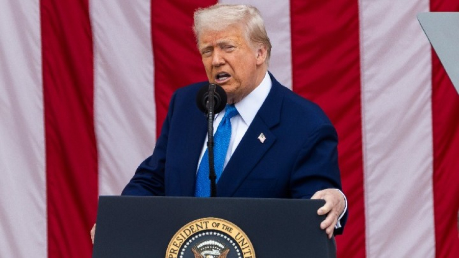 ΗΠΑ: Ο Τραμπ ανακοινώνει τέλος 100.000 δολαρίων για βίζα εργασίας στον τεχνολογικό τομέα