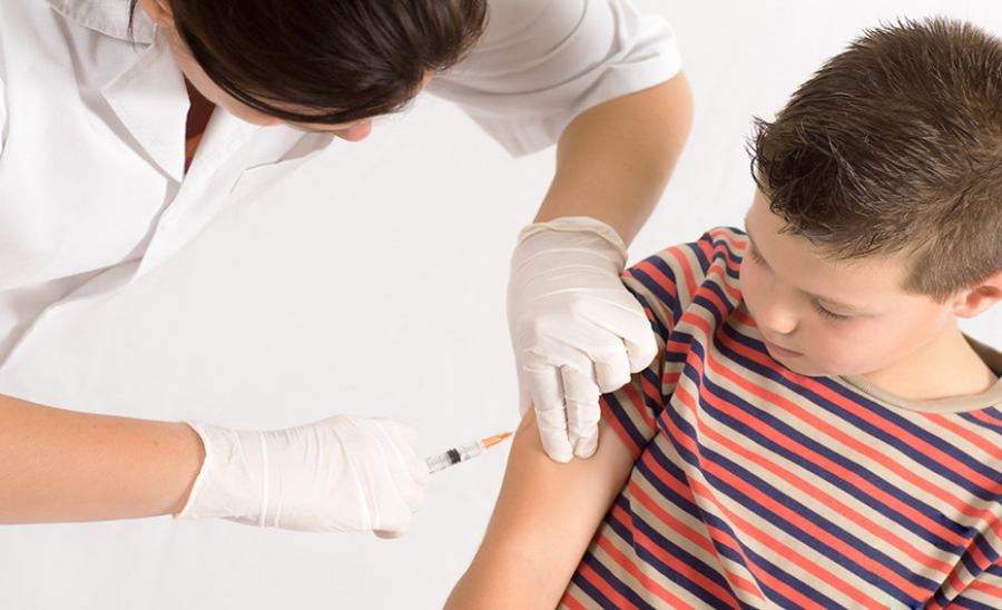 Κορονοϊός: Νωρίτερα η κυκλοφορία στην ΕΕ του εμβολίου των Pfizer/BioNTech για μικρότερα παιδιά