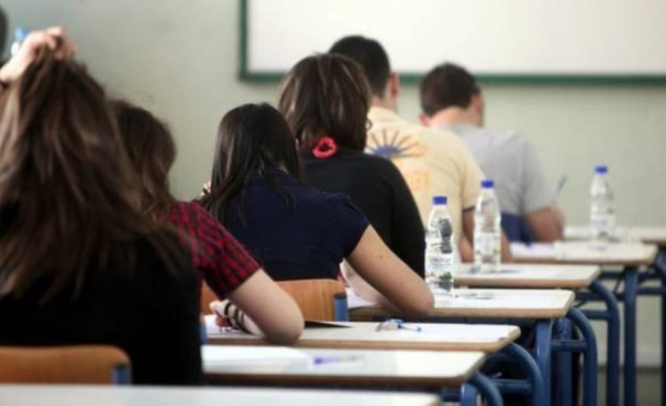 Πανελλαδικές Εξετάσεις: Ηλεκτροτεχνία 2, αρχιτεκτονικό σχέδιο και ναυτικό δίκαιο οι υποψήφιοι των ΕΠΑΛ