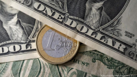 Το ευρώ ενισχύεται κατά 0,03%, στα 1,0701 δολάρια