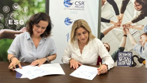 Από αριστερά, κα Μαρίνα Νιφόρου, Πρόεδρος του Climate Governance Initiative Greece, κα Αλεξάνδρα Πάλλη, Πρόεδρος Δ.Σ. του CSR HELLAS
