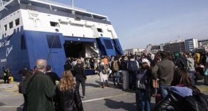 Κορυφώνεται η έξοδος για το Πάσχα - Γεμάτα φεύγουν τα πλοία, αυξημένη η κίνηση στις εθνικές οδούς