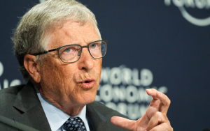 Γκέιτς: Η τεχνολογία της Τεχνητής Νοημοσύνης θα διαταράξει πολλούς τομείς της οικονομίας