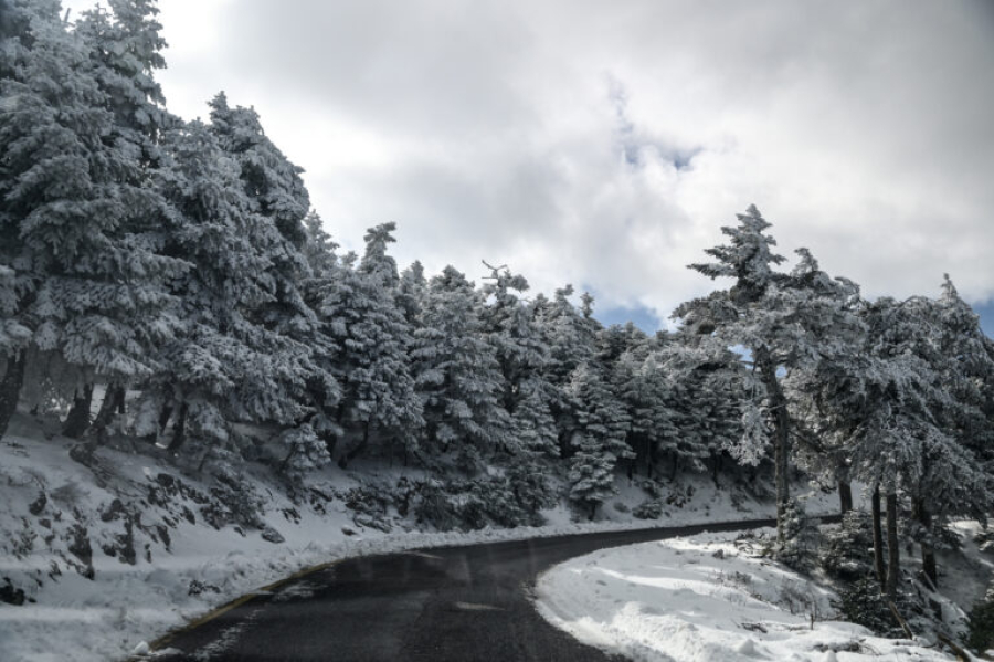 Διακοπή κυκλοφορίας στη Λεωφόρο Πάρνηθας λόγω χιονόπτωσης