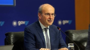 Χατζηδάκης: Όσο η οικονομία ανεβαίνει τόσο και η κοινωνική πολιτική του κράτους θα διευρύνεται