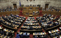 Βουλή: Εγκρίθηκε κατά πλειοψηφία το ν/σ για την υποδοχή και προστασία προσφύγων και μεταναστών