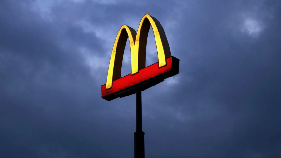 Τα McDonald's ξανανοίγουν καταστήματά τους στην Ουκρανία