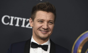 ΗΠΑ: Σε κρίσιμη κατάσταση ο ηθοποιός Τζέρεμι Ρένερ μετά από ατύχημα