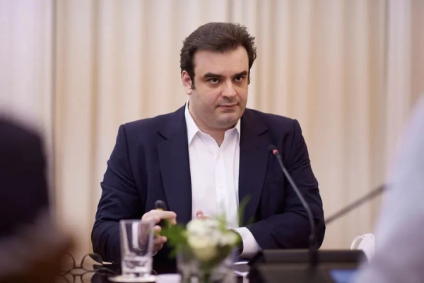 Πιερρακάκης για «Εφ.Συν»: Κακογραμμένη επιστημονική φαντασία και κατασκοπευτική λογοτεχνία