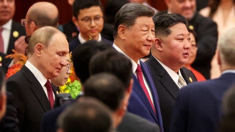 Παρέλαση ισχύος στο Πεκίνο που μοιάζει πρόκληση για τη Δύση: Μαζί Σι, Πούτιν και Κιμ